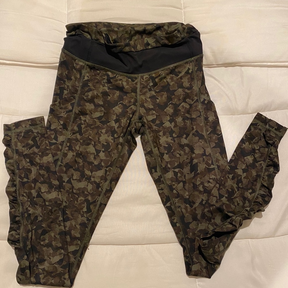 Lulemon camo leggings